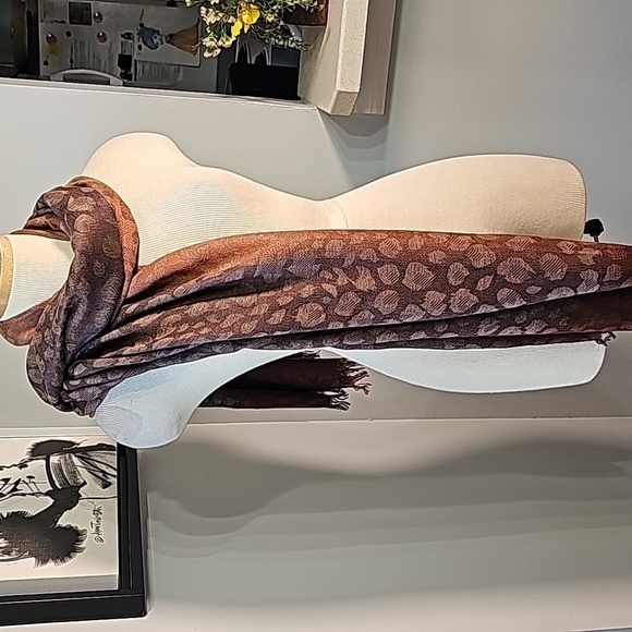 APT.9, SCARF. Copper Ambra animal print. Lightweight 27".X 74". - Picture 1 of 6